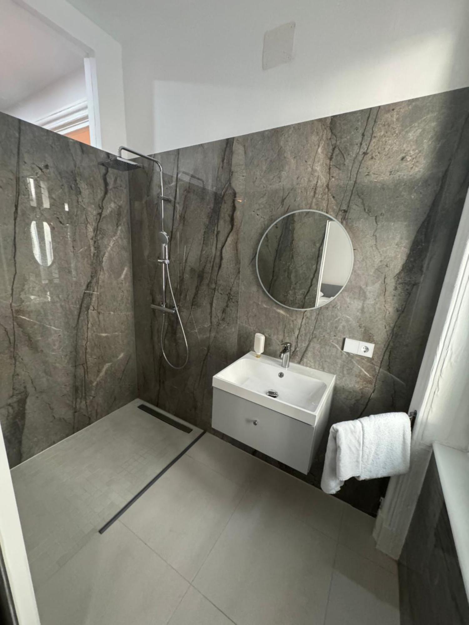 Notorious Design - Near Kaerntner Strasse Aparthotel *